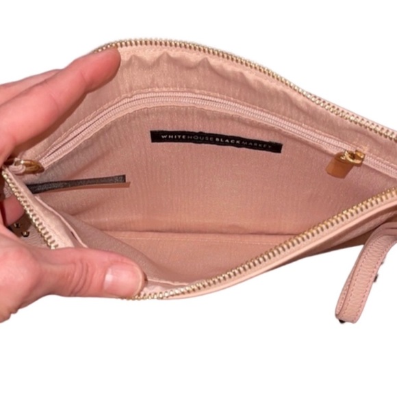 NWOT Light pink with gold rivets clutch/wristlet - Picture 2 of 2